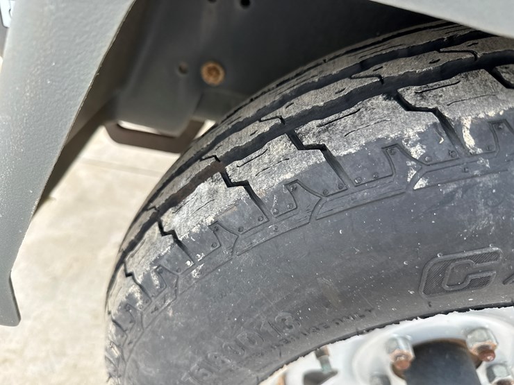 2015-massey-ferguson-8-image-40