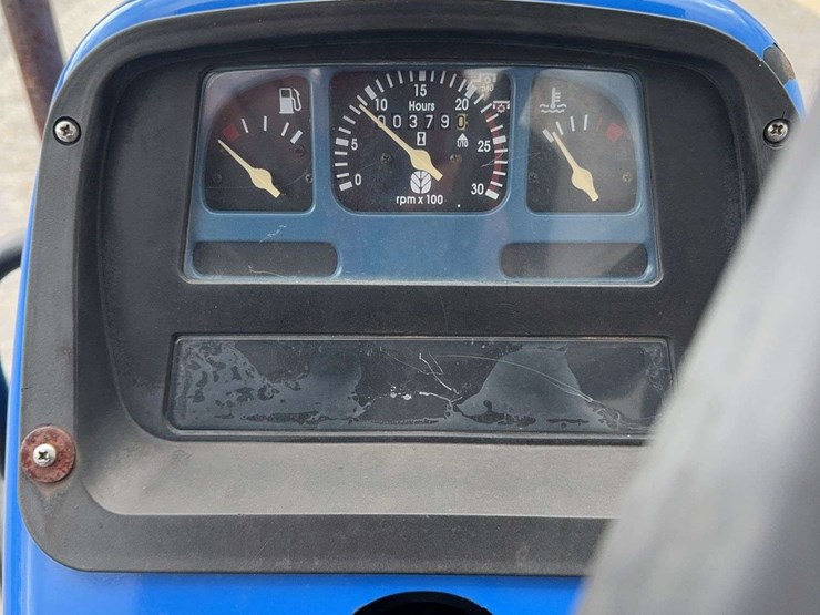 new-holland-tt55-image-21