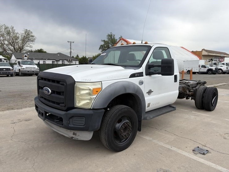 2011-ford-f550-image-1