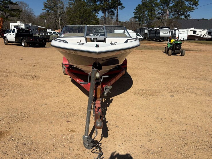 four-winns-"180-freedom"-ski-boat-w/-trailer-image-5