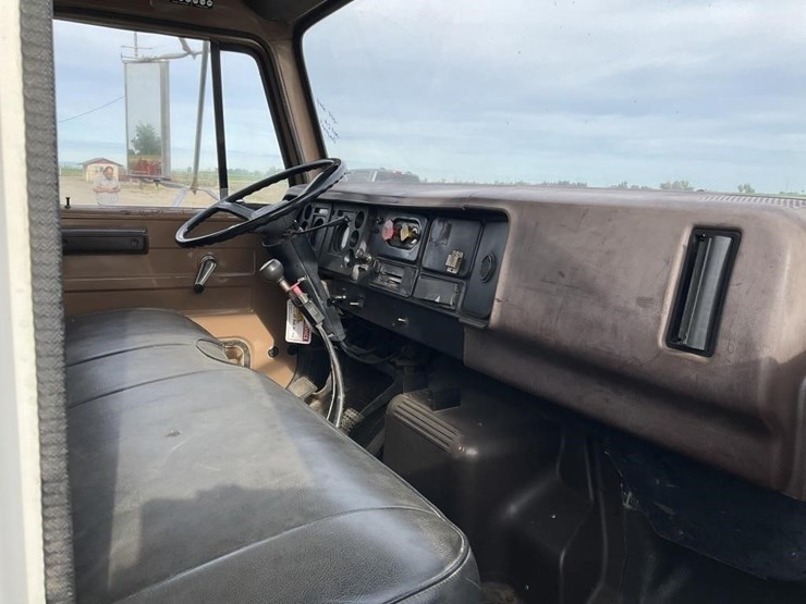 1987-international-s1700-image-25