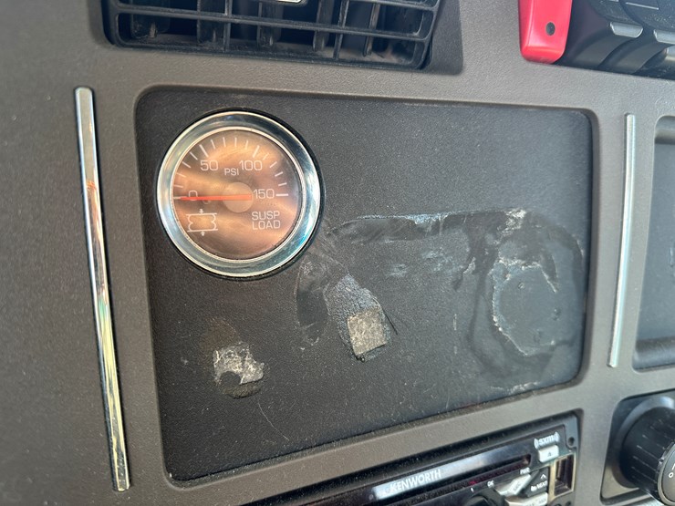 2017-kenworth-t680-image-36