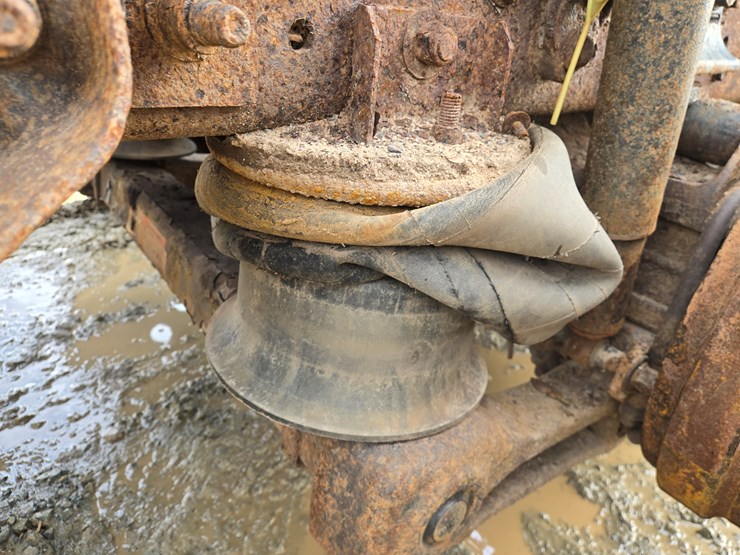 2014-massey-ferguson-8-image-32