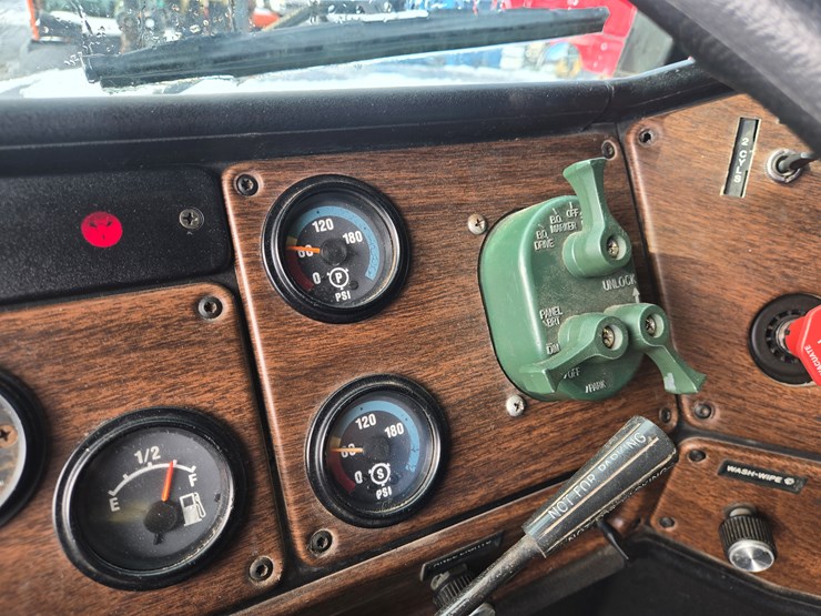 1992-massey-ferguson-8-image-69