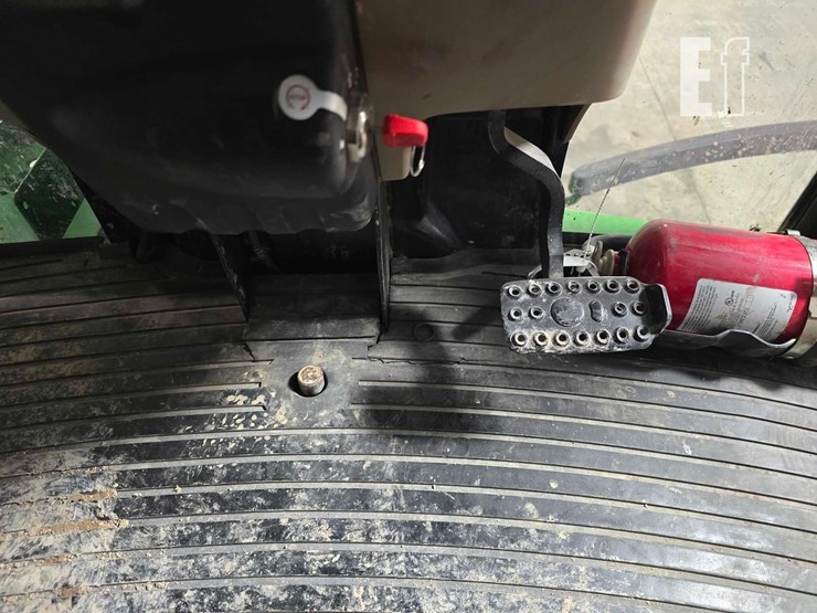 2011-john-deere-4630-image-11