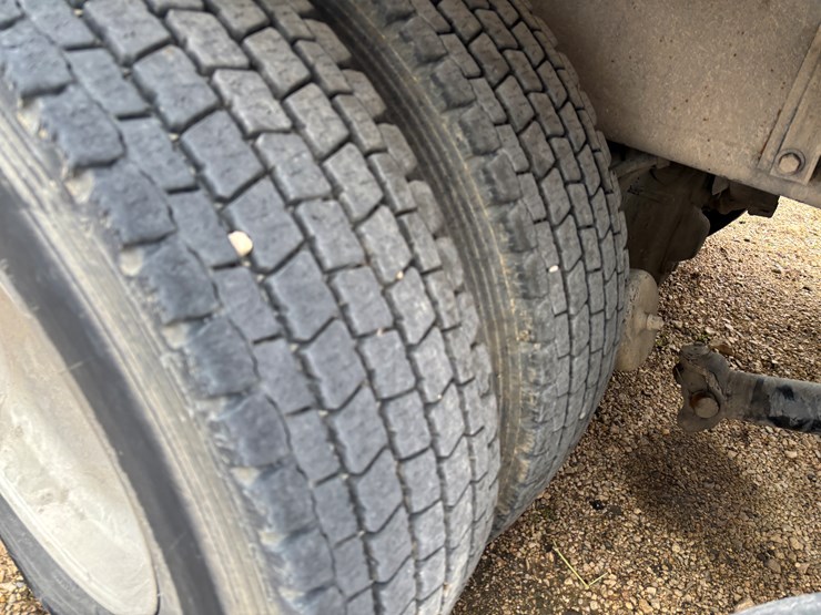 2004-kenworth-w900-image-101