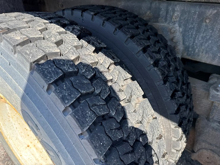 2002-freightliner-fl80-image-61