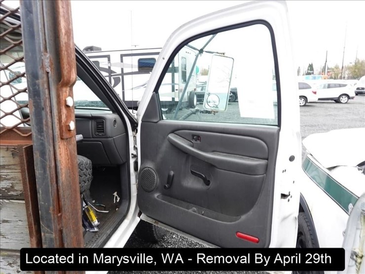 2004-chevrolet-3500-image-19