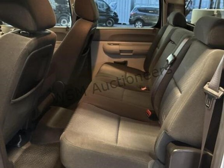 2014-chevrolet-silverado-2500hd-image-24