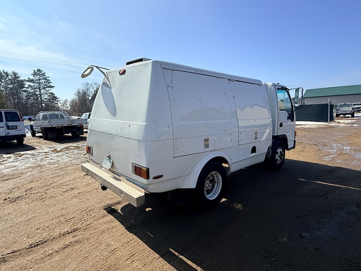 2001-isuzu-npr-image-5