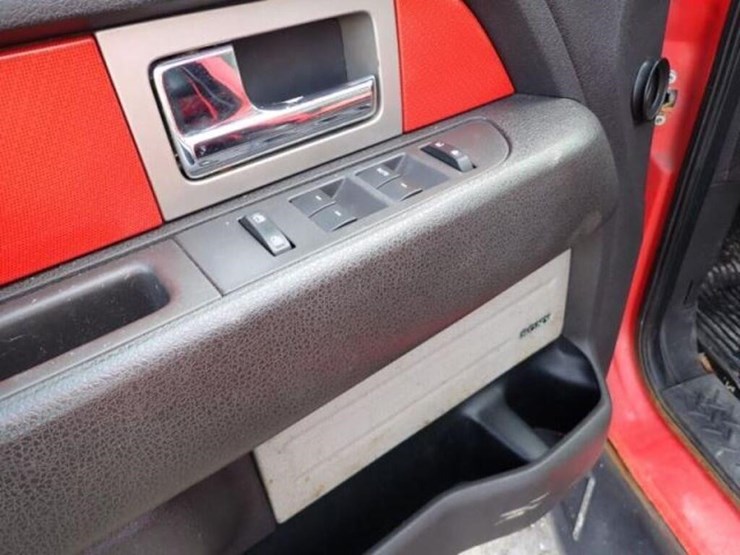 2010-ford-f150-raptor-image-22