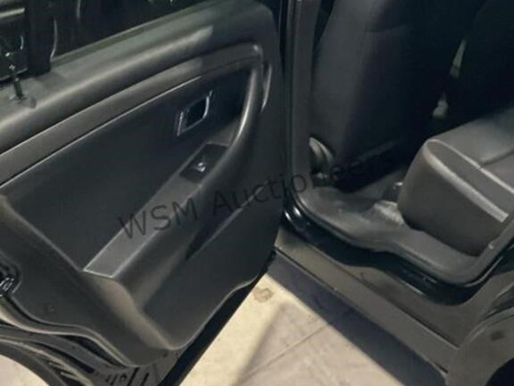 2013-ford-taurus-sdn-image-24