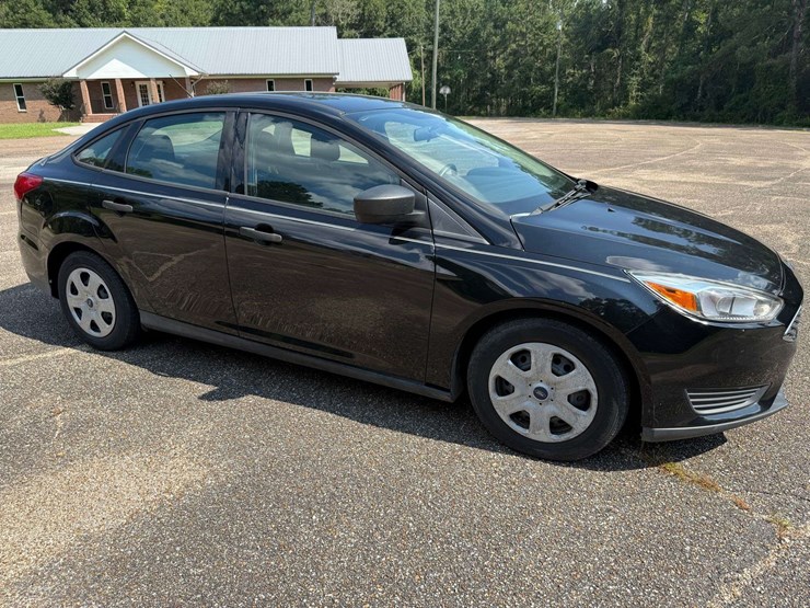 2017-ford-focus-4-door-sedan-(42,593-miles)-image-4