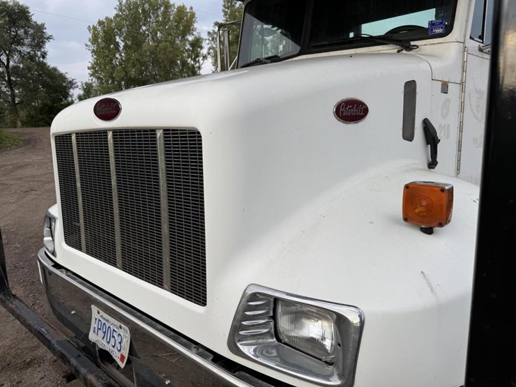 2003-peterbilt-330-image-10