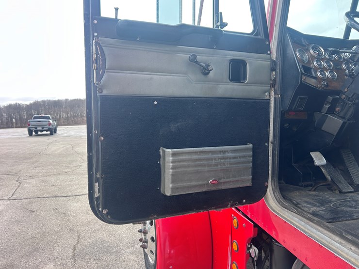 1998-peterbilt-379-image-43