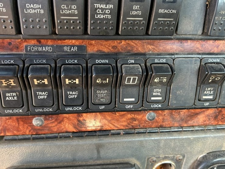 #1114-•-2005-western-star-tri-axle-heavy-haul-truck-tractor-image-63