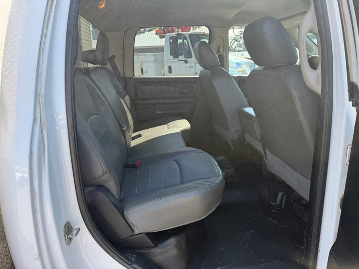 #1064-•-2015-ram-5500-heavy-duty-service-truck-image-19