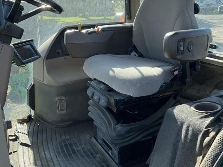 john-deere-8210-image-18