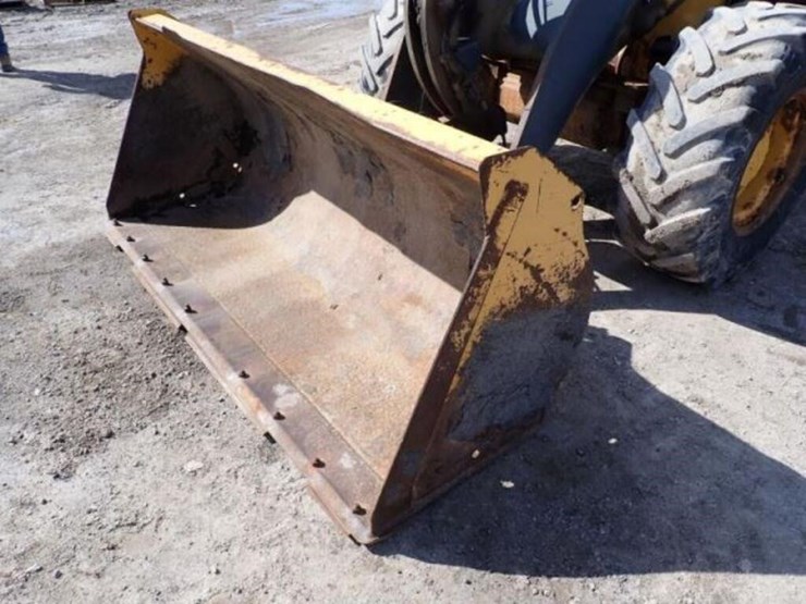 2014-deere-324j-image-19