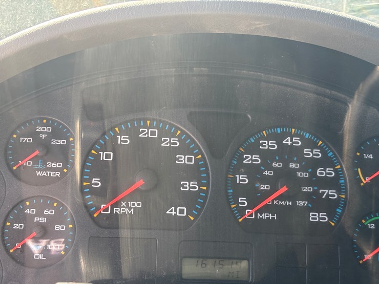 2006-international-7600-image-45