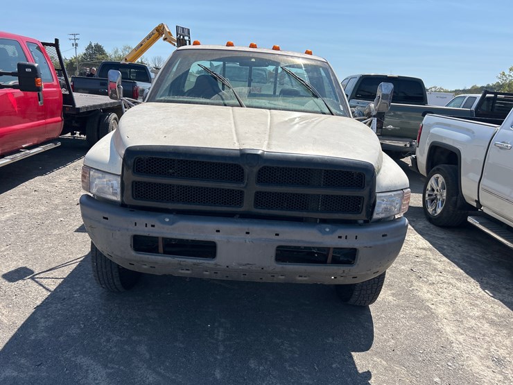 1995-dodge-ram-3500-image-3