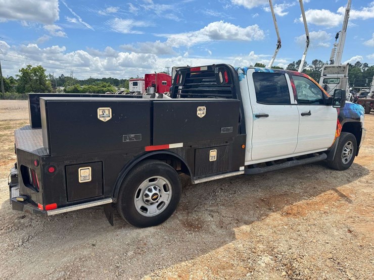 2017-chevrolet-silverado-2500-image-3