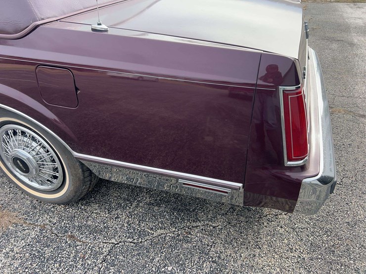 1989-lincoln-town-car-image-29