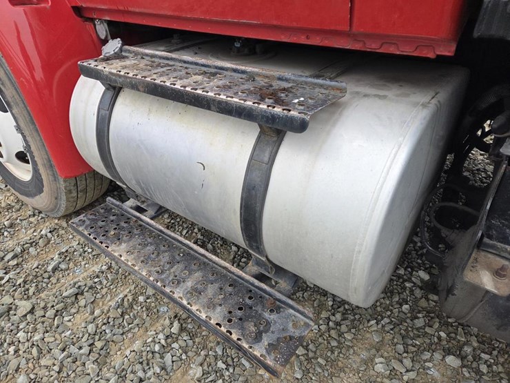 2013-international-durastar-4300-image-19