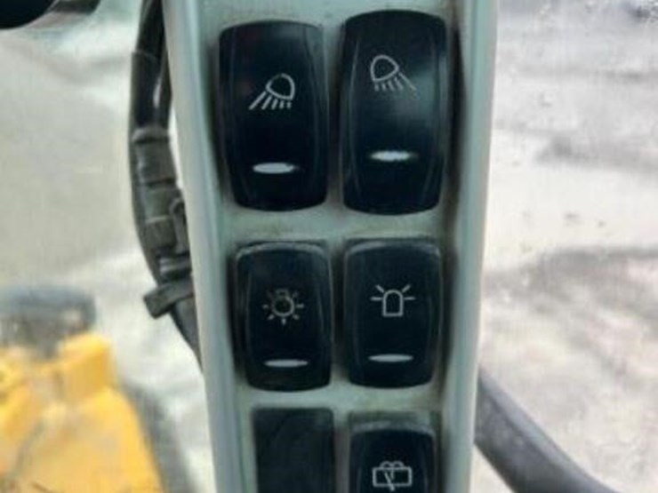 2012-volvo-l220g-image-52