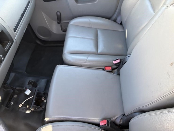 2013-chevrolet-2500-image-13