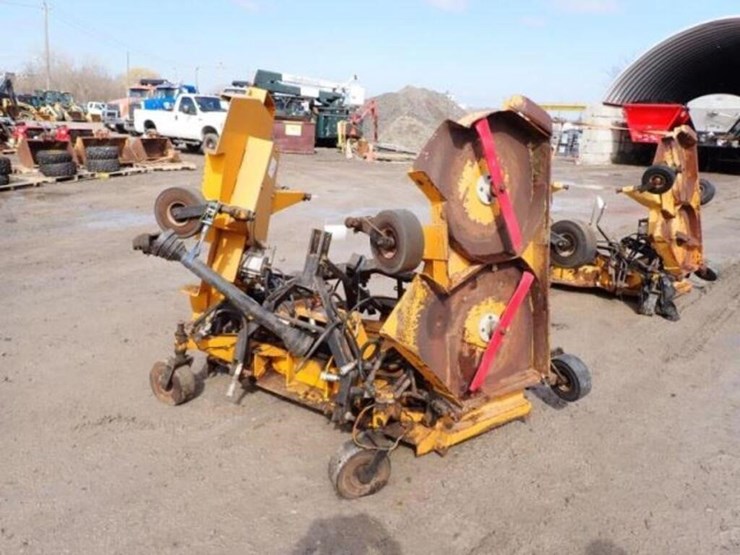 trackless-m14-pto-batwing-mower-421-image-1