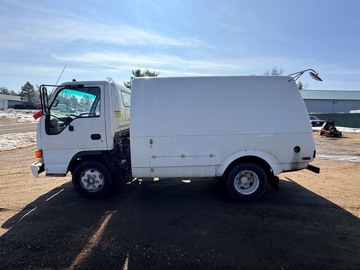 2002-isuzu-npr-image-8