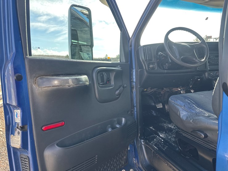 2005-massey-ferguson-8-image-26