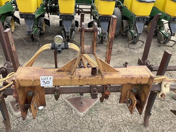 custom-3-pt-8-row-30"-cultivator-image-8