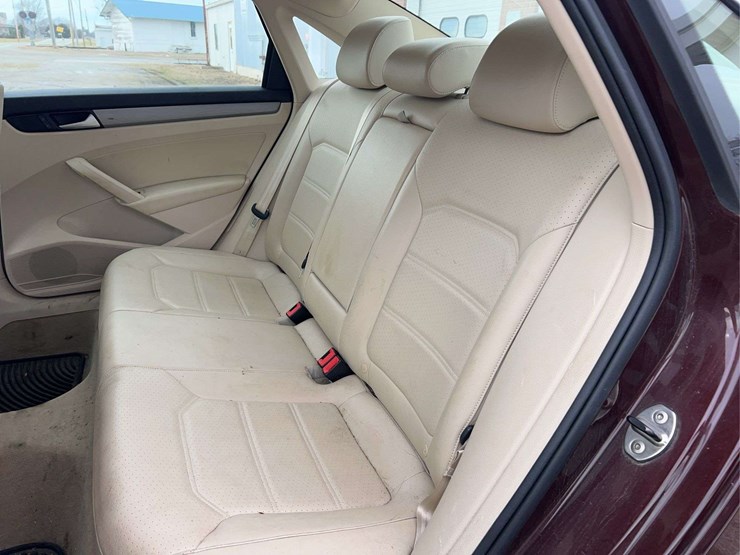 2014-volkswagen-passat-tdi-image-58