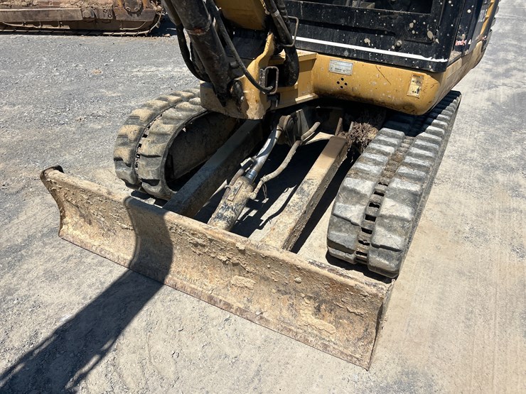 caterpillar-302.5-image-10