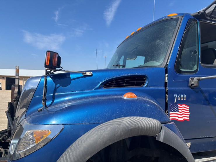 2006-international-7600-image-7