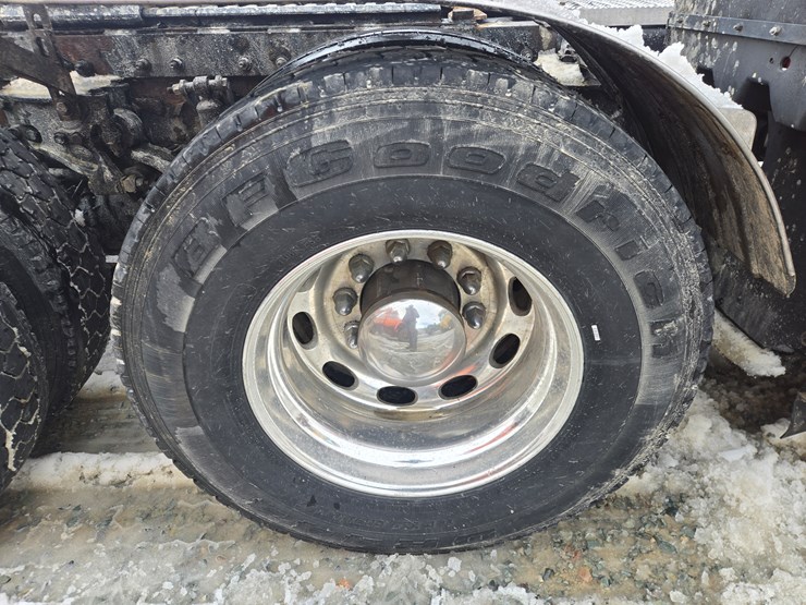 peterbilt-579-image-101