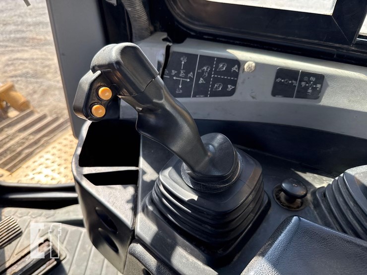 2016-caterpillar-d6t-lgp-image-23