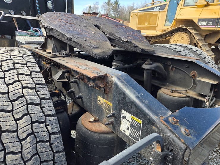 2013-peterbilt-337-image-25