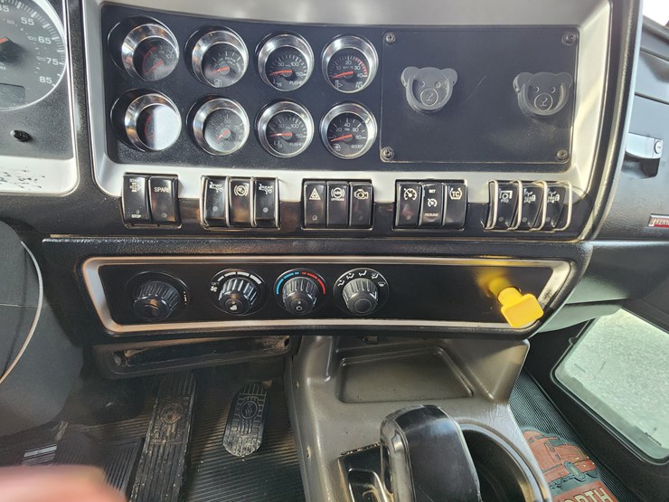 2016-kenworth-t400-image-63