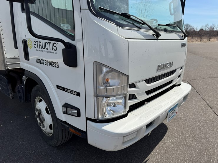 2019-isuzu-nrr-image-15