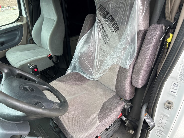 2017-massey-ferguson-8-image-62