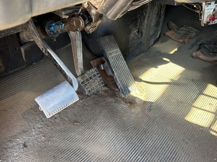 #1114-•-2005-western-star-tri-axle-heavy-haul-truck-tractor-image-68