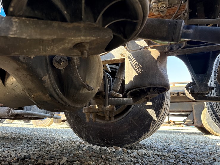 #2199-•-2020-international-a26-sleeper-cab-truck-tractor-image-35