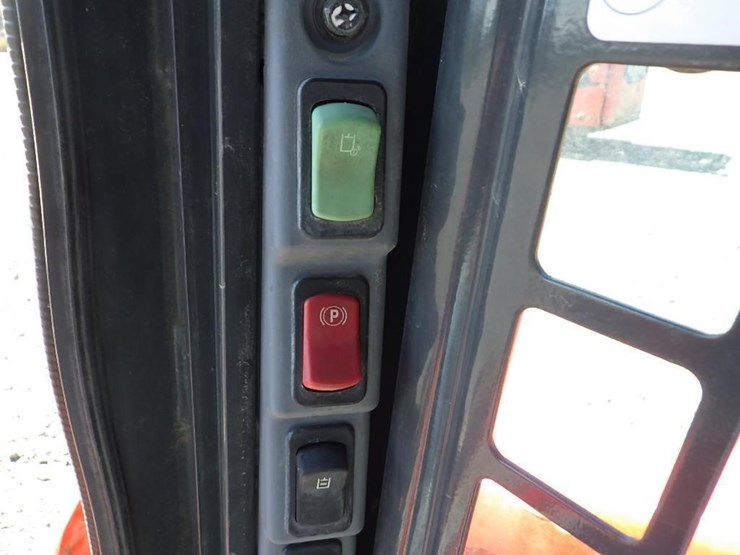 kubota-ssv65-image-25