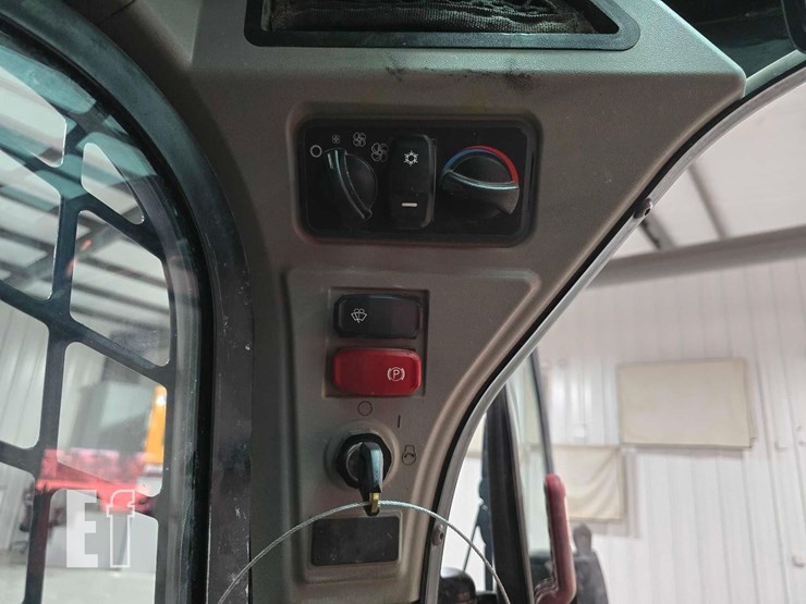 2023-caterpillar-259d3-image-17