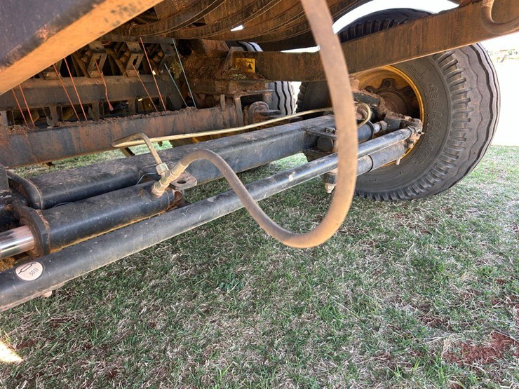 2014-new-holland-big-baler-340-image-13