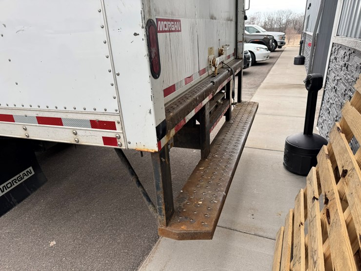 2019-isuzu-nrr-image-25