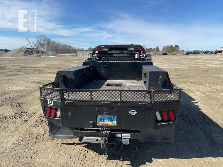 2021-ford-f350-xl-image-5